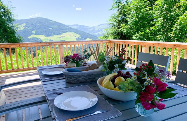 Apartamento de alta calidad con sauna privada y vistas impresionantes a la pista de esquí.