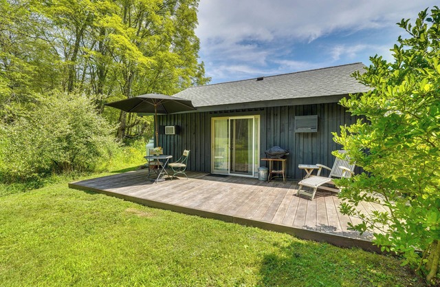 Highland 1850s Studio Barn on Sprawling 4.5 Acres!