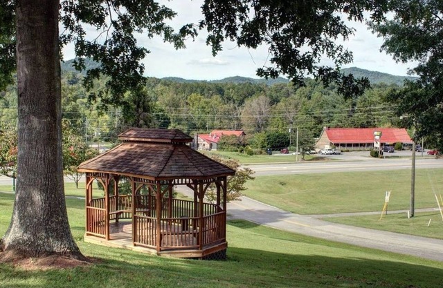 Highland Manor Inn