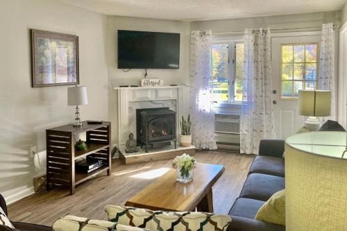 Hike, Ski, Explore Lincoln Condo with Pool Access