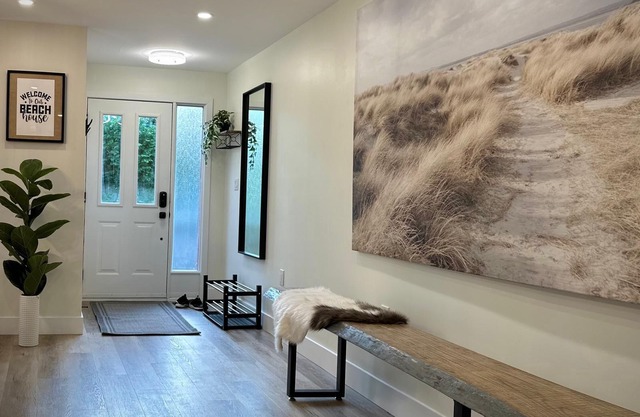 Hillside Hideaway - Up By The Ravine w/ 5 Minute Walk to Little Beach