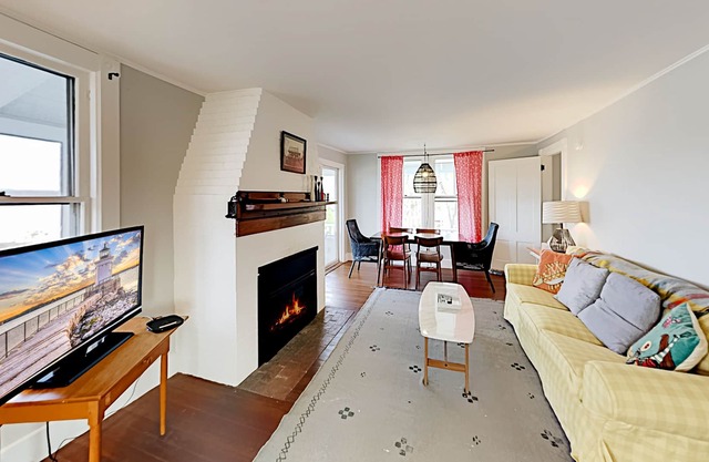 Hilltop Waterfront Haven | Fireplace & Epic Coastal Views | Minutes to Beach