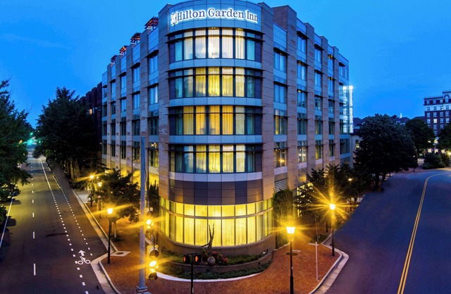 Hilton Garden Inn Alexandria Old Town National Harbor