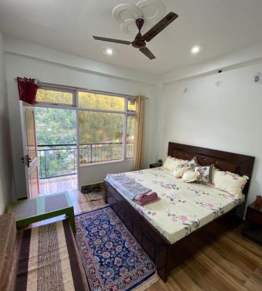 Himalayan Escape - Food & Stay