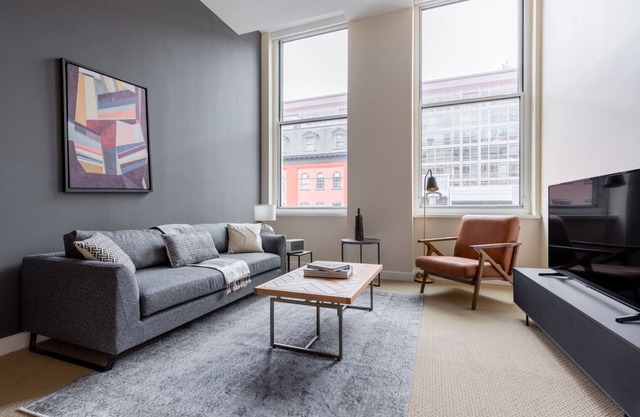 Hip Penn Quarter 1BR w/ Gym, W/D, Pool, nr. National Mall by Blueground