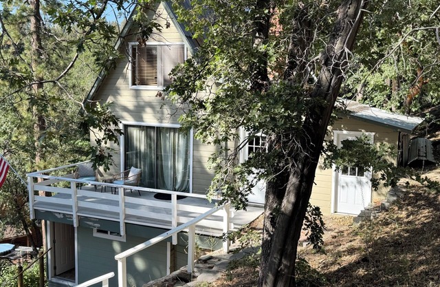 Historic 1940s Cabin in Green Vally Lake