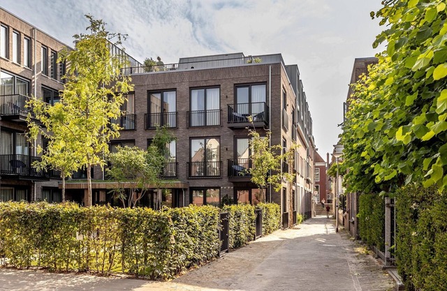 Casa histórica junto al canal en Delft
