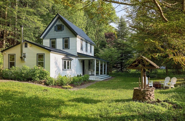 Historic Catskills Farmhouse Cottage by Belleayre