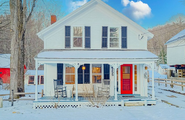 Historic charmer with a private hot tub, firepit, washer/dryer - dog friendly