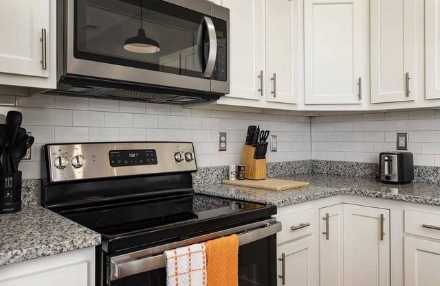 Historic CozySuites 4BR 2BA