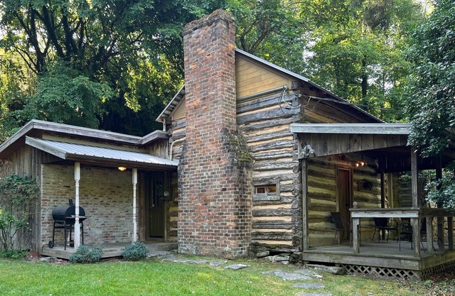 Historic Eclectic Cabin Near the Trophy Section of the Watauga River