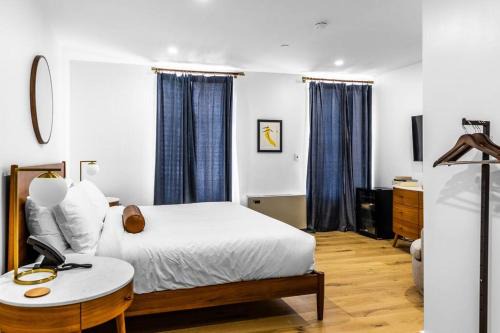 Historic Hotel, King Bed, Fast WiFi, Room # 104