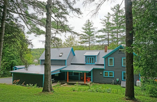 Casa histórica en el pueblo de Hardwick en el Reino del noreste
