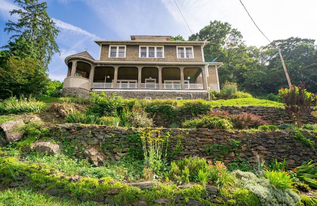Historic Marshall Inn Private Rentals & weddings, welcoming tourists to our town