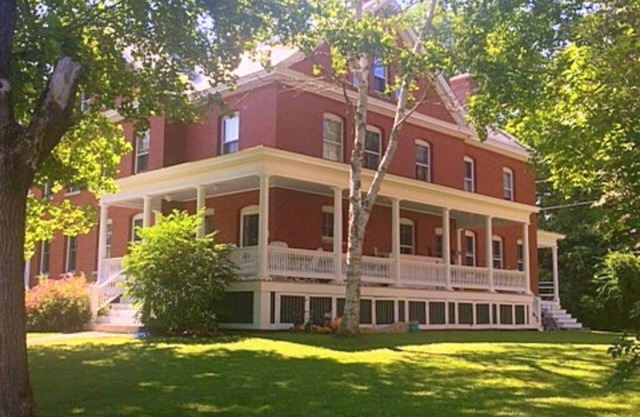 Historic Officer's Quarters House on Great Diamond Island Near Beaches