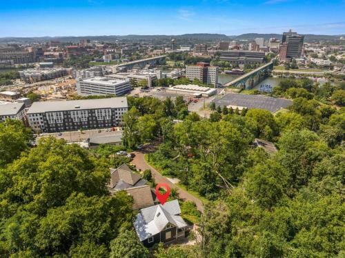 Historic Renovated 2BD - Overlooking Downtown