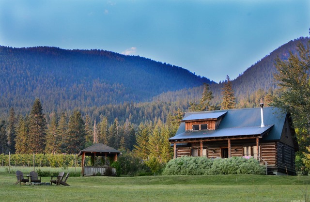Histórico restaurado 1200 Sf Log Lodge con vistas a Flathead La