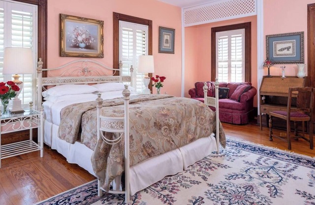 Historic Suite w/ Private Bathroom-Engadine Inn and Cabins "Breakfast Included"