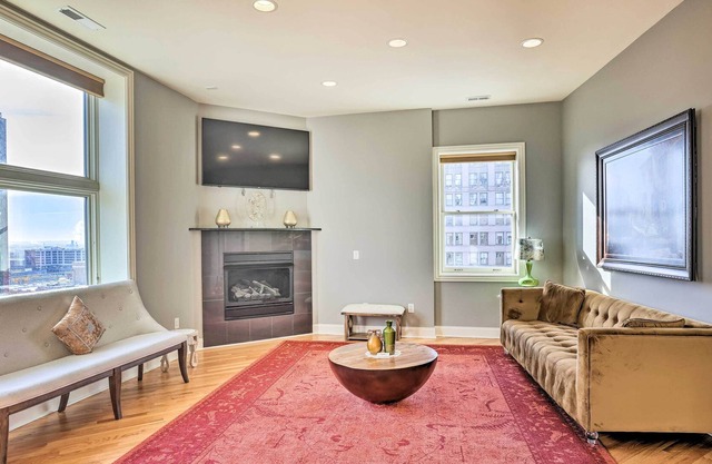 Historical Apt in Dtwn Omaha - Pets Welcome!