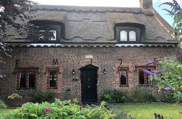 Historical Thatched Cottage - Heart of the Norfolk Broads - Dog Friendly