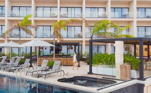 Hive Cancun by G Hotels
