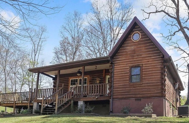 Hocking Hills Hiking and Fishing -PET FRIENDLY-