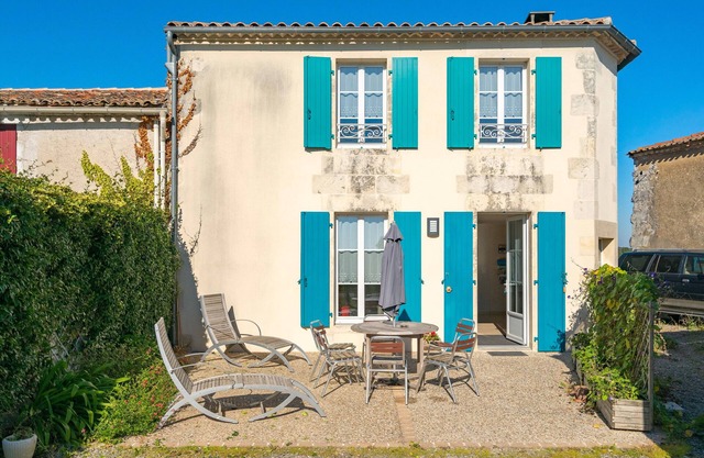 Casa de vacaciones 'Gîte Du Chai' con vistas al mar, terraza privada y Wi-Fi