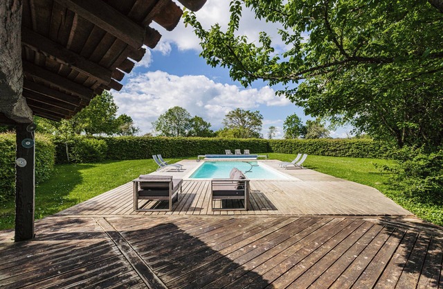 Casa de vacaciones 'Logis La Tour - Gîte La Tour' con piscina privada, terraza privada y Wi-Fi
