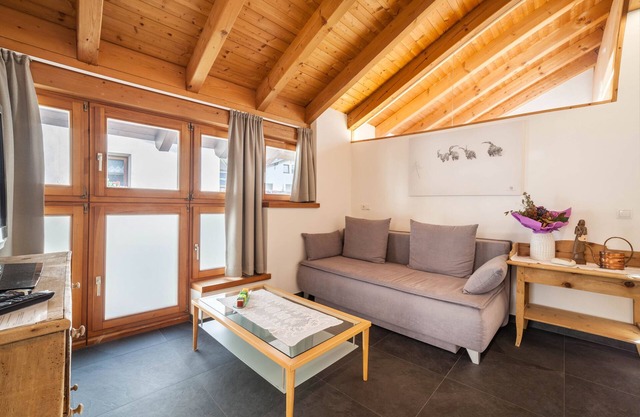 Alojamiento de vacaciones "Ferienwohnung Burgeis" con balcón y vistas a la montaña