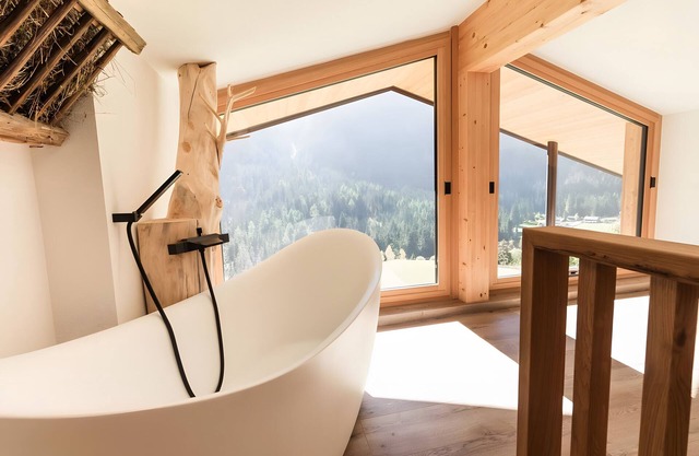 Apartamento 'Chalet-Suite Panorama' con vistas a la montaña, terraza privada y Wi-Fi
