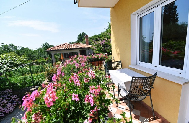 Apartamento vacacional con terraza cerca del mar