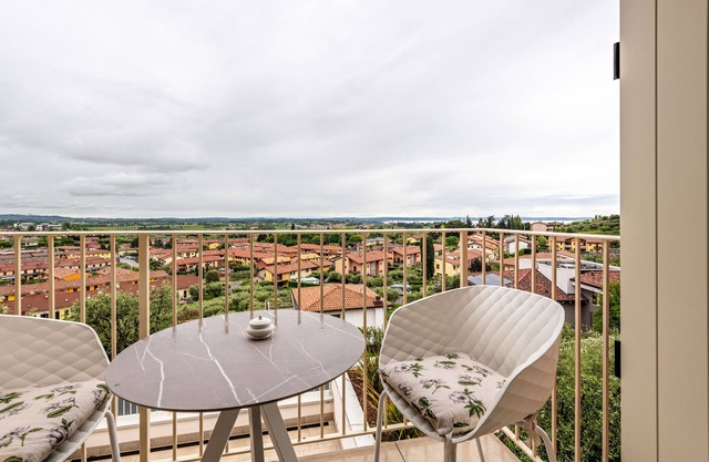 Apartamento vacacional "Cavalino Boutique Apt 1" con vistas al lago, balcón y Wi-Fi