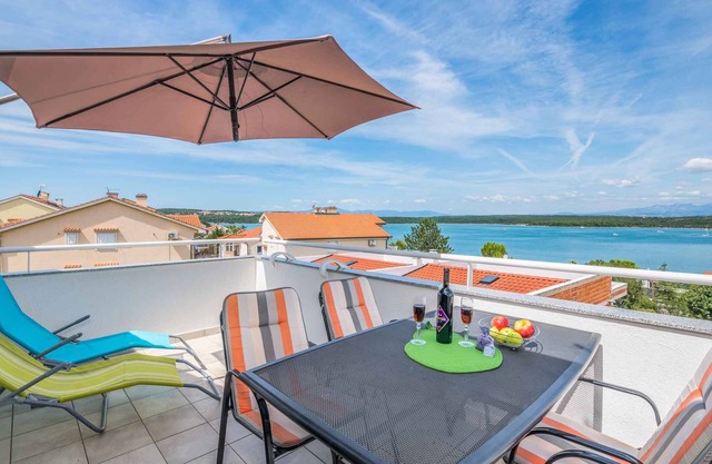 Apartamento vacacional 100m de la playa con vistas al mar