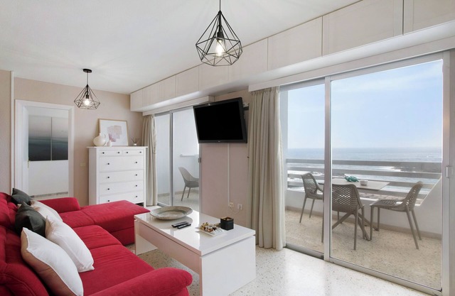 Apartamento de vacaciones 'Tamara' con vistas al mar, terraza privada y Wi-Fi