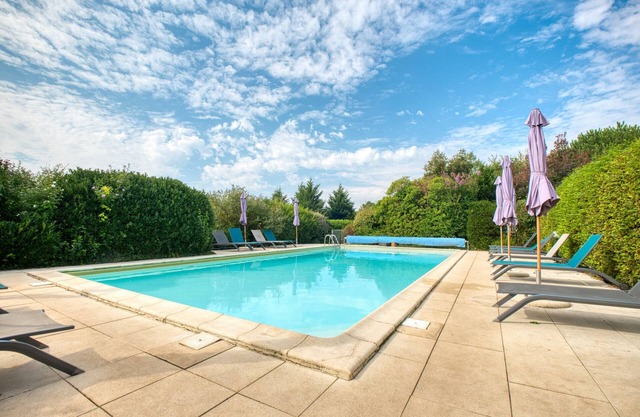 Casa de vacaciones 'La Bergerie' con piscina compartida, terraza privada y Wi-Fi