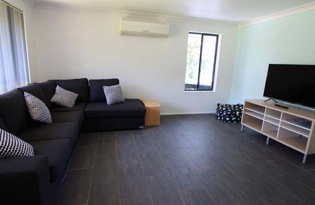 Holiday Haven en Manyana tiene aire acondicionado y mascotas permitidas también como patio cercado.
