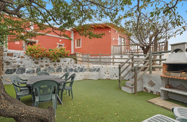 Casa de vacaciones 'Casa Rural Meridiano' con vistas al mar, Wi-Fi y aire acondicionado