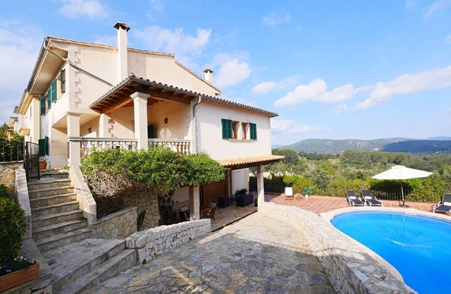 Casa de vacaciones "Bellavista" con vistas a la montaña, Wi-Fi, aire acondicionado, piscina, jardín, terraza y balcón