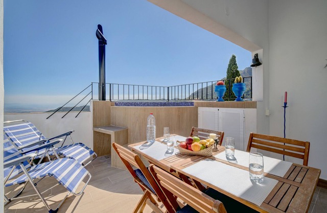 Casa de vacaciones Casa Almoraima con piscina y terraza descubierta