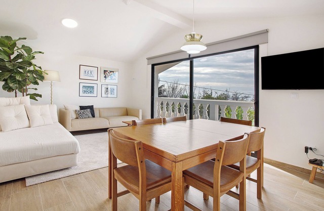 Casa de vacaciones 'Casa Do Lenhador' con vistas al mar, jardín privado y Wi-Fi