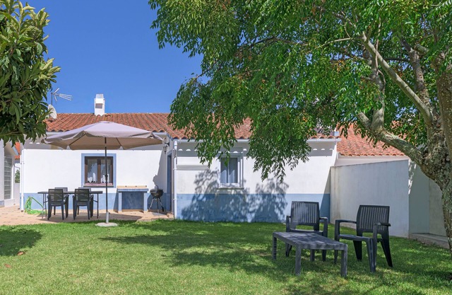 Casa de vacaciones 'Casa Dos Lírios' con vistas a la montaña, terraza privada y Wi-Fi
