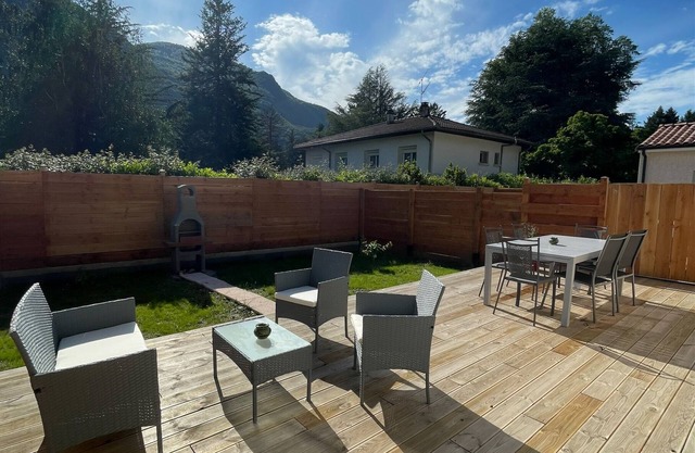 Holiday Home 'Gite Du Pic Du Gar' with Mountain View, Wi-Fi and Air Conditioning