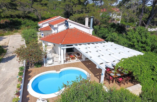 Casa de vacaciones en Molat con piscina
