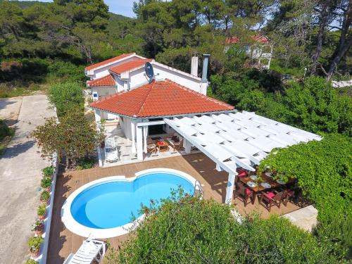 Holiday Home in Molat with Pool