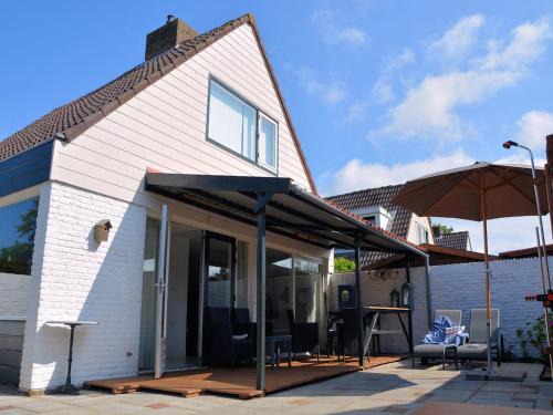 Holiday Home in Noordwijkerhout by Lake