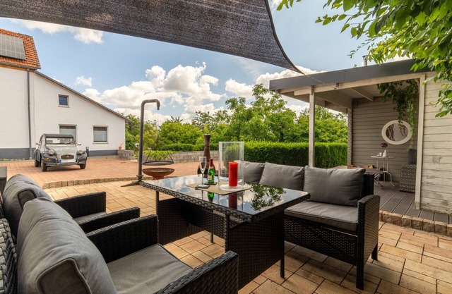 Casa de vacaciones 'Kleines Backhaus in der Eifel' con sauna y terraza privada