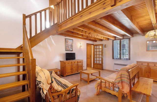 Casa de Vacaciones Le Galbe - 4 Habitaciones con Jardín y Garaje, Ideal para Vacaciones en Familia
