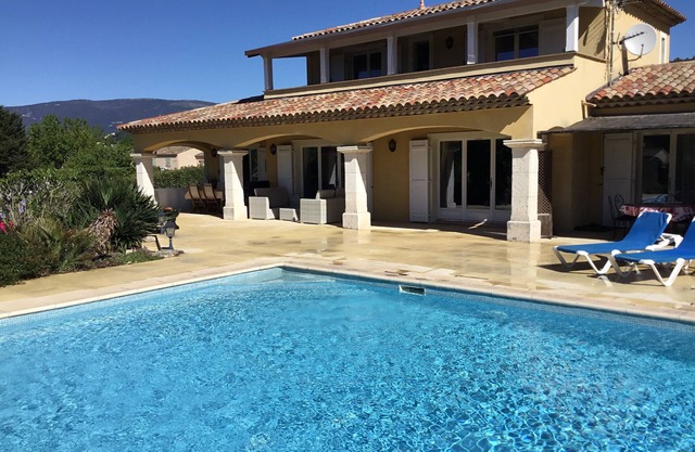 Casa de vacaciones 'Maison Piscine Chauffe Jacuzzi' con terraza privada, jardín privado y Wi-Fi