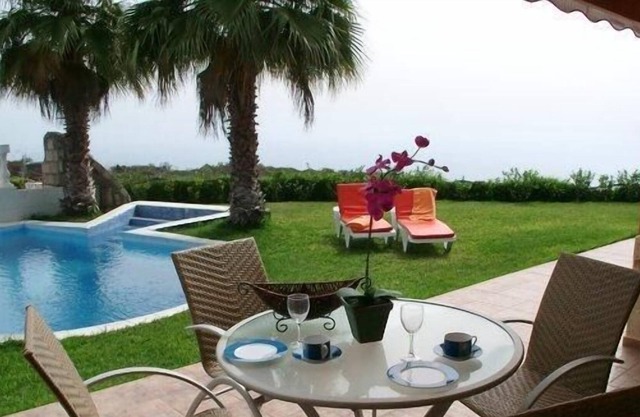 Holiday home on a luxury finca with tennis court in the southwest