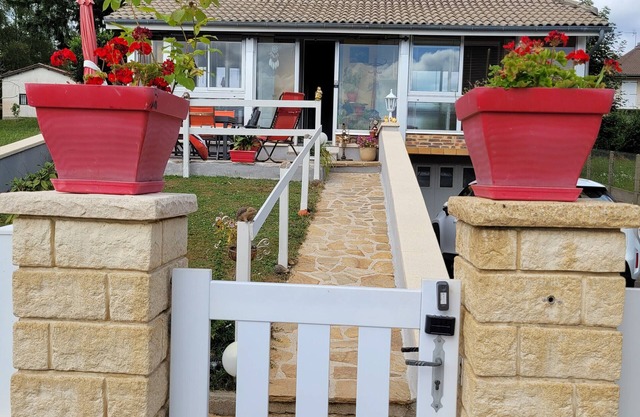 Casa de vacaciones 'Séjours Chambres D'hôtes Corrèze' con terraza compartida, jardín y Wi-Fi